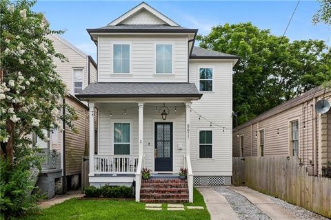 Photo of 5611 Annunciation Street St, New Orleans, LA 70115 (MLS # NO2561716)