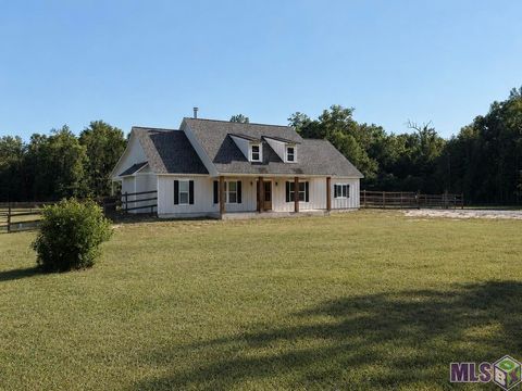 Photo of 15370 Milldale Rd Rd, Zachary, LA 70791 (MLS # BR2026007062)