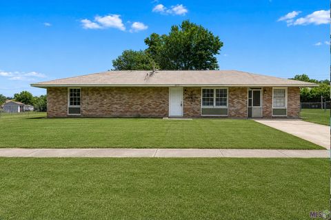 Photo of 8977 Nolen Dr Dr, Baton Rouge, LA 70810 (MLS # BR2026012619)