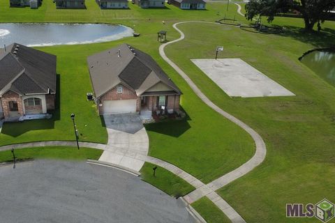 Photo of 11383 Legacy Oaks Ln Ln, Gonzales, LA 70737 (MLS # BR2025015492)