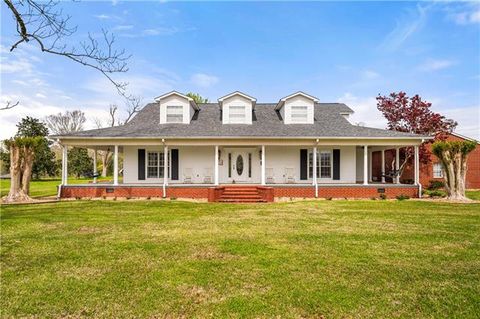 Photo of 132 Melrose Bend Boulevard Blvd, Natchez, LA 71456 (MLS # CN2553931)