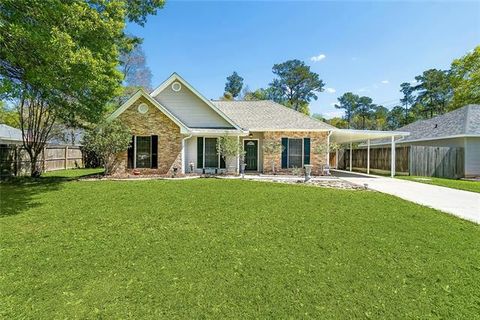 Photo of 2025 Jackson Street St, Mandeville, LA 70448 (MLS # NO2548202)