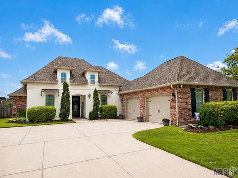 Photo of 18059 Old Reserve Dr, Prairieville, LA 70769 (MLS # BR2026008608)