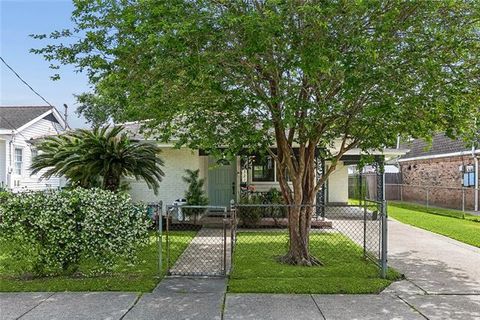 Photo of 321 Zinnia Avenue Ave, Metairie, LA 70001 (MLS # NO2554826)