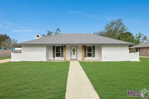 Photo of 17309 Marseilles Blvd, Prairieville, LA 70769 (MLS # BR2026007553)