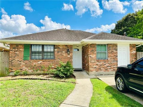 Photo of 5250 Hearst Street St, Metairie, LA 70001 (MLS # NO2564189)