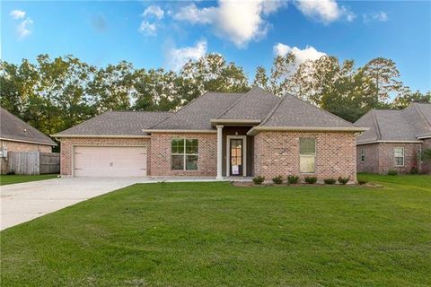 Photo of 40049 Olde Mill Lane Ln, Ponchatoula, LA 70454 (MLS # NO2564612)