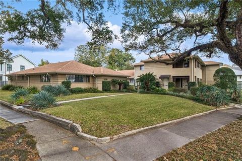 Photo of 5231 St Charles Avenue Ave #C, New Orleans, LA 70115 (MLS # NO2543104)