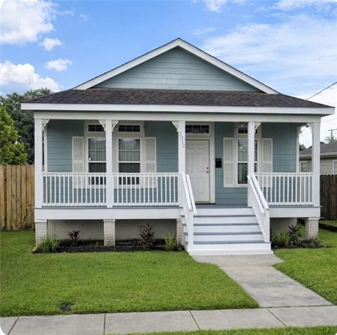 Photo of 2012 Haring Road Rd, Metairie, LA 70001 (MLS # NO2549542)