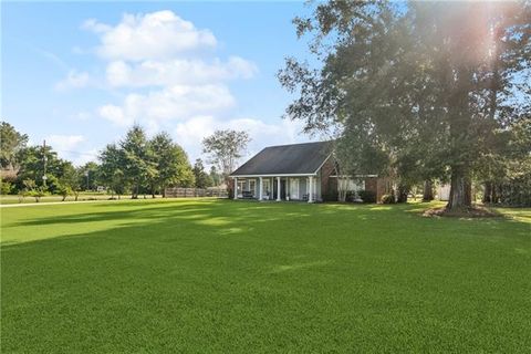 Photo of 14370 Hickory Drive Dr, Ponchatoula, LA 70454 (MLS # NO2543067)