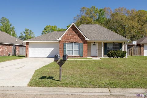 Photo of 12497 Havenwood Dr Dr, Denham Springs, LA 70726 (MLS # BR2026005016)