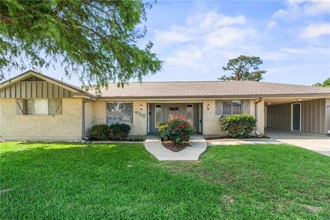 Photo of 4700 Jasper Street St, Metairie, LA 70006 (MLS # NO2555534)