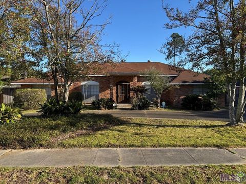 Photo of 10525 Rondo Ave Ave, Baton Rouge, LA 70815 (MLS # BR2026005147)