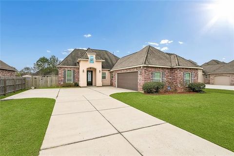 Photo of 2009 Thomas Drive Dr, Covington, LA 70435 (MLS # NO2545538)