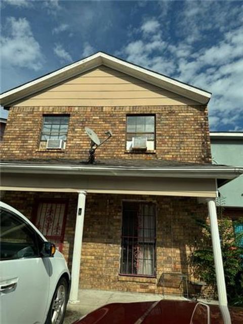 Photo of 148 Westpark Court Ct, New Orleans, LA 70114 (MLS # NO2554133)
