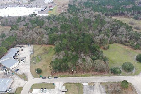 Photo of 133 Robin Hood Drive Dr, Hammond, LA 70403 (MLS # NO2555168)