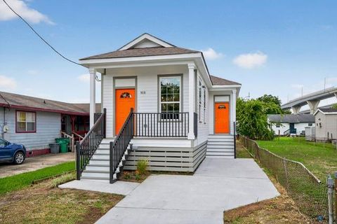 Photo of 918 Pailet Street Ave, Harvey, LA 70058 (MLS # NO2541918)