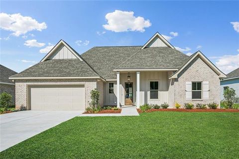 Photo of 72665 Robindale Drive Dr, Covington, LA 70435 (MLS # NO2551328)