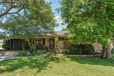 Photo of 5809 Morton Street St, Metairie, LA 70003 (MLS # NO2554646)