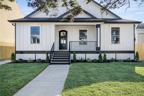 Photo of 1342 Granada Drive Dr, New Orleans, LA 70122 (MLS # NO2539616)