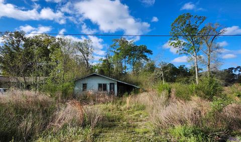 Photo of 7668 Magnolia Beach Rd Rd, Denham Springs, LA 70726 (MLS # BR2026004473)