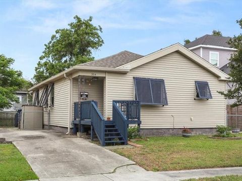 Photo of 5514 Wingate Drive Dr, New Orleans, LA 70122 (MLS # NO2556182)