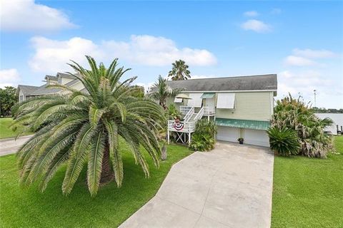 Photo of 4551 Veronese Street, New Orleans, LA 70129 (MLS # NO2541950)