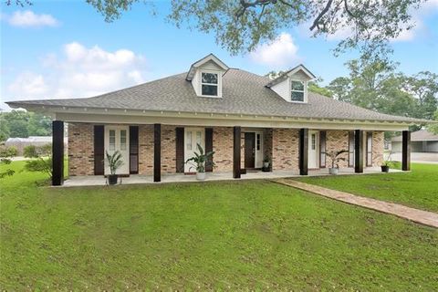 Photo of 202 Woodbridge Boulevard Blvd, Hammond, LA 70401 (MLS # NO2543558)