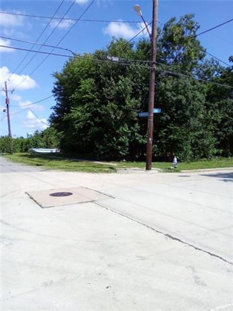 Photo of 2401 Lamanche Street St, New Orleans, LA 70117 (MLS # NO2548071)