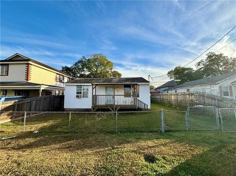 Photo of 4520 Prairie Street St, Metairie, LA 70001 (MLS # NO2548844)