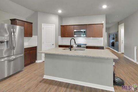 Photo of 30891 Clearview Ct Ct, Denham Springs, LA 70726 (MLS # BR2026007328)