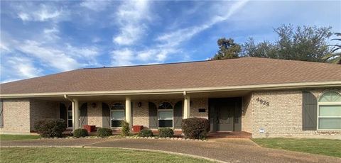 Photo of 4929 Antonini Drive Dr, Metairie, LA 70006 (MLS # NO2550116)