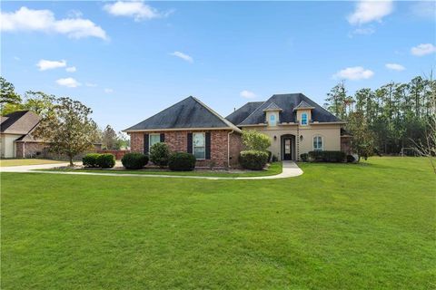 Photo of 402 Long Lake Drive Dr, Covington, LA 70435 (MLS # NO2533672)