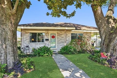 Photo of 2133 Esplanade Place Pl, Terrytown, LA 70056 (MLS # NO2549081)