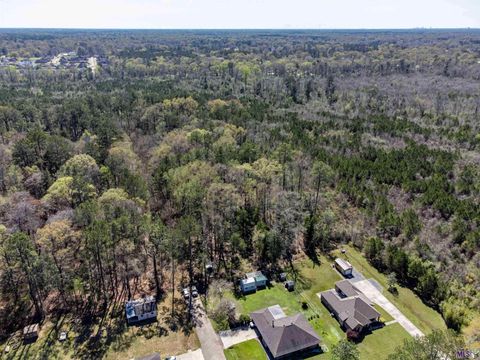 Photo of 16815 Whispering Pines Dr Dr, Baton Rouge, LA 70739 (MLS # BR2026011970)