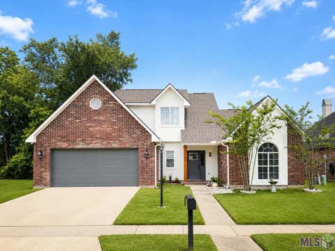 Photo of 7943 Tara Dr Dr, Denham Springs, LA 70726 (MLS # BR2026011352)