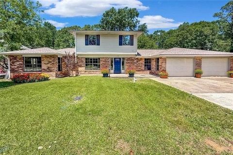 Photo of 704 Auburn Drive DR, Deridder, LA 70634 (MLS # CN2556353)