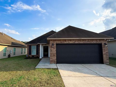 Photo of 11406 Ashwood Ct Ct, Denham Springs, LA 70726 (MLS # BR2026003197)