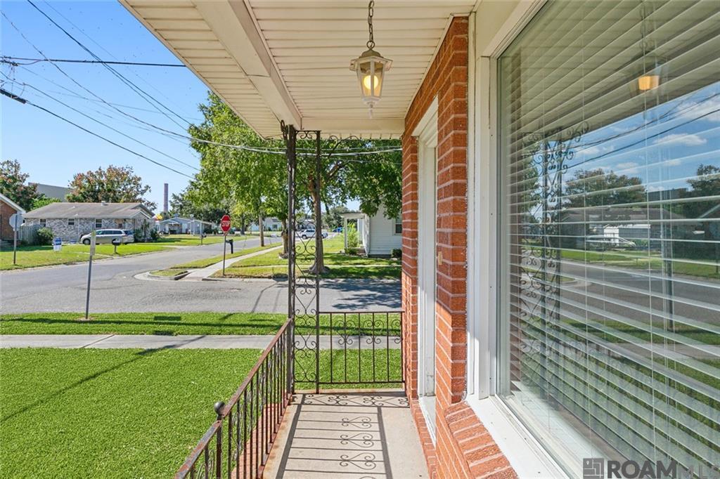 201 E Damour Street, Chalmette, Louisiana image 3