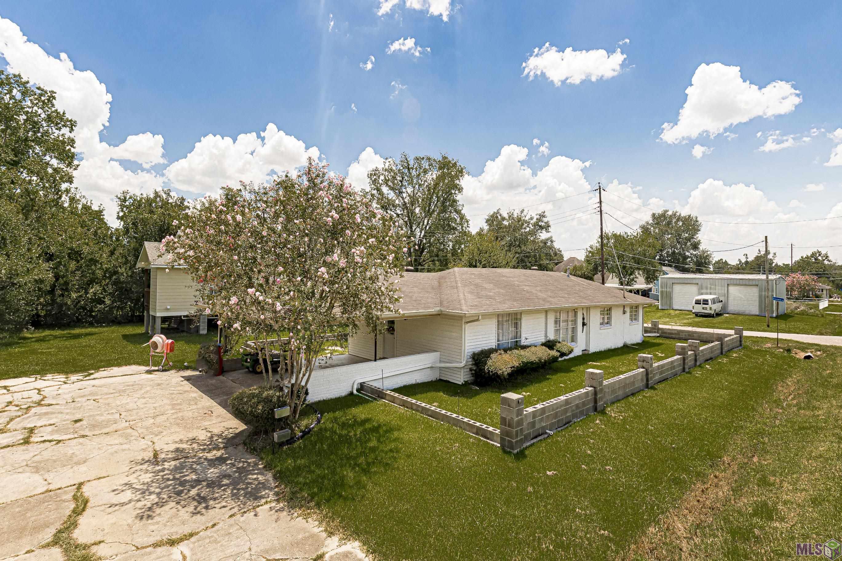 8366 Robert St, Sorrento, Louisiana image 2