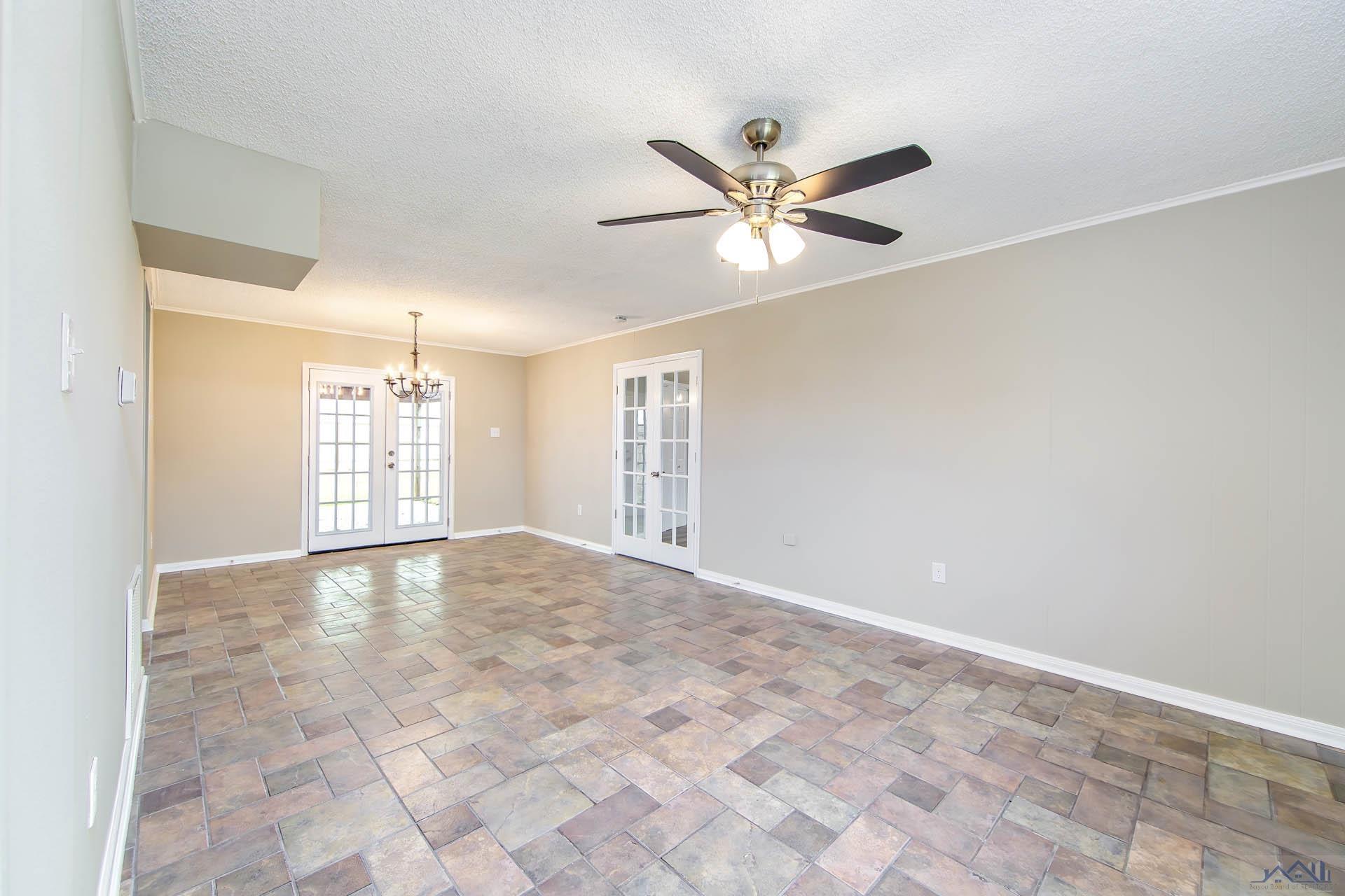 305 Estate Dr, Houma, Louisiana image 9