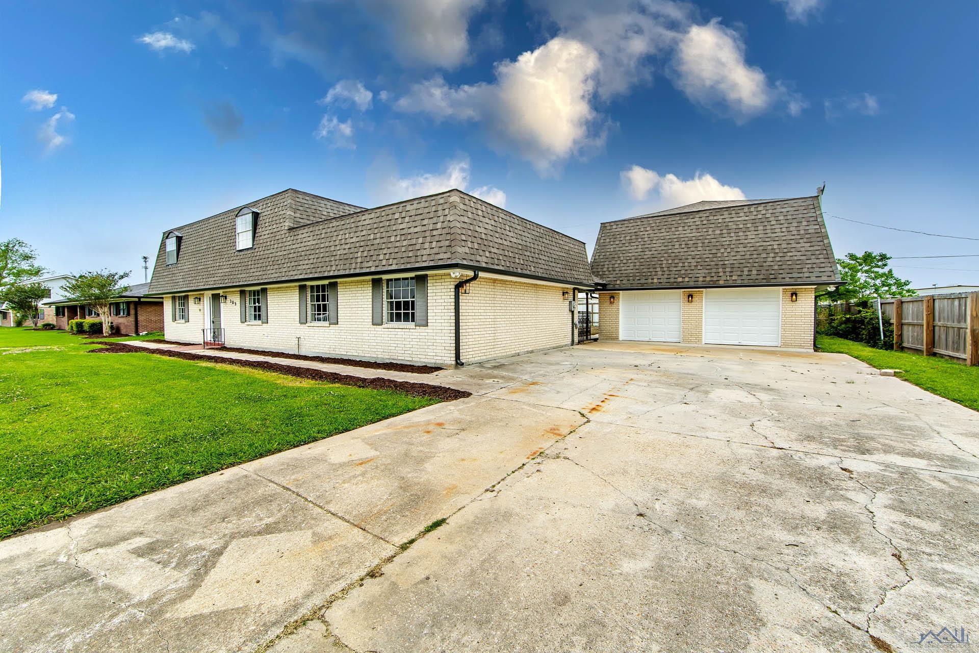 305 Estate Dr, Houma, Louisiana image 2