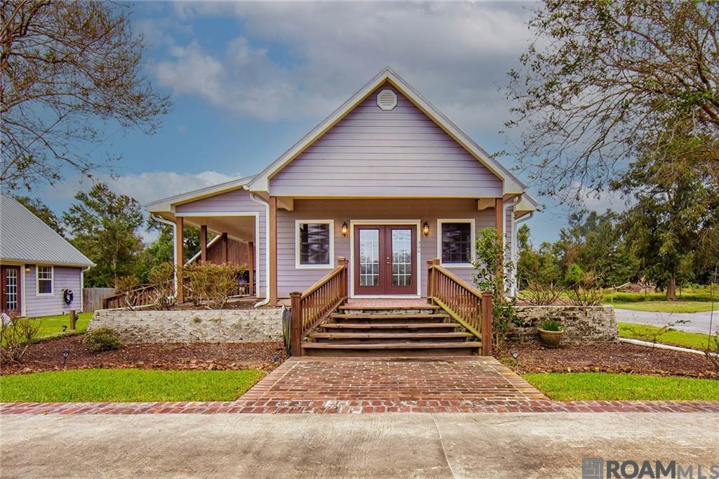 306 Le Village Drive, Larose, Louisiana image 1