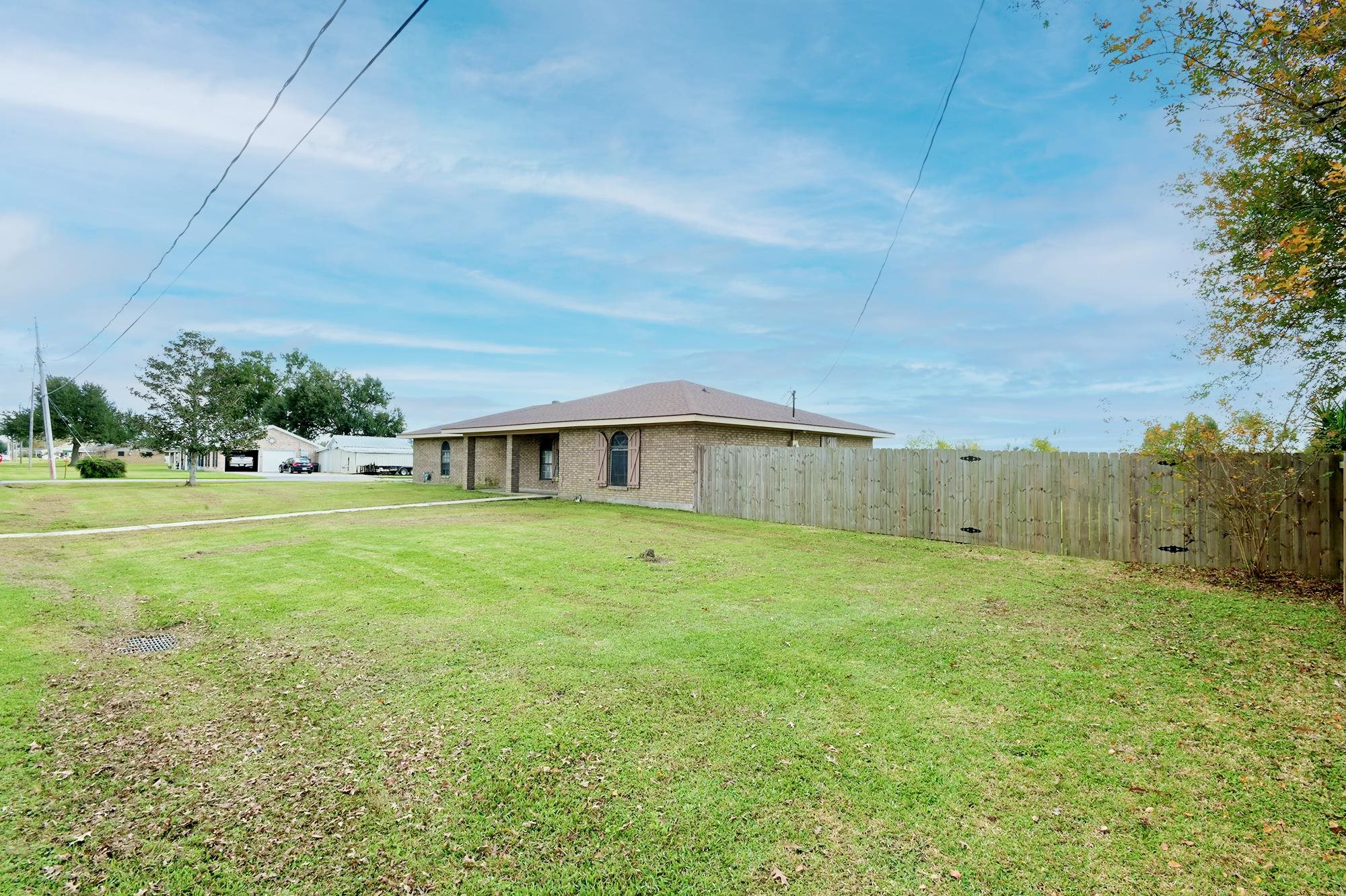 201 Laris Dr, Raceland, Louisiana image 3