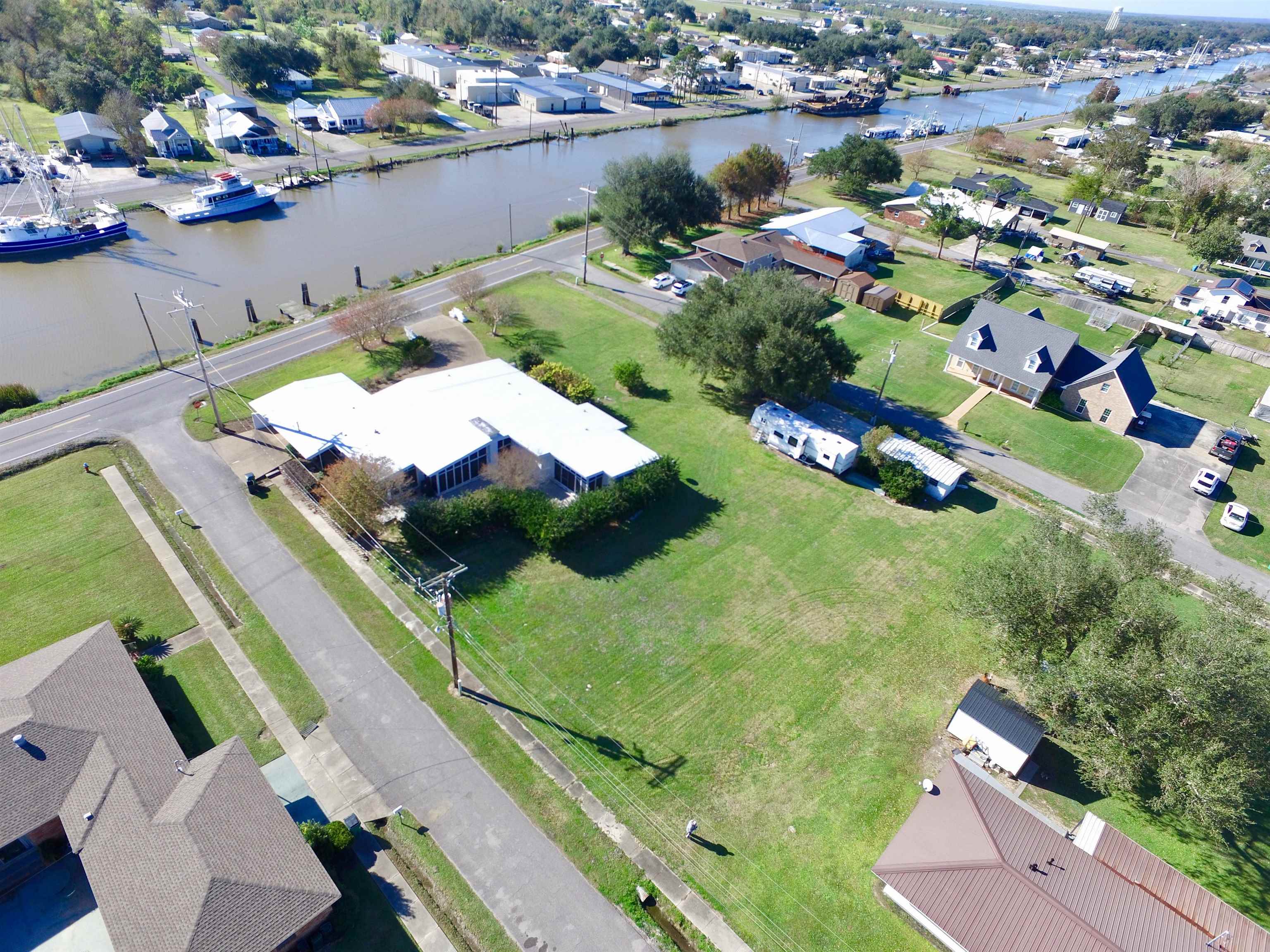 18653 East Main Street, Galliano, Louisiana image 30