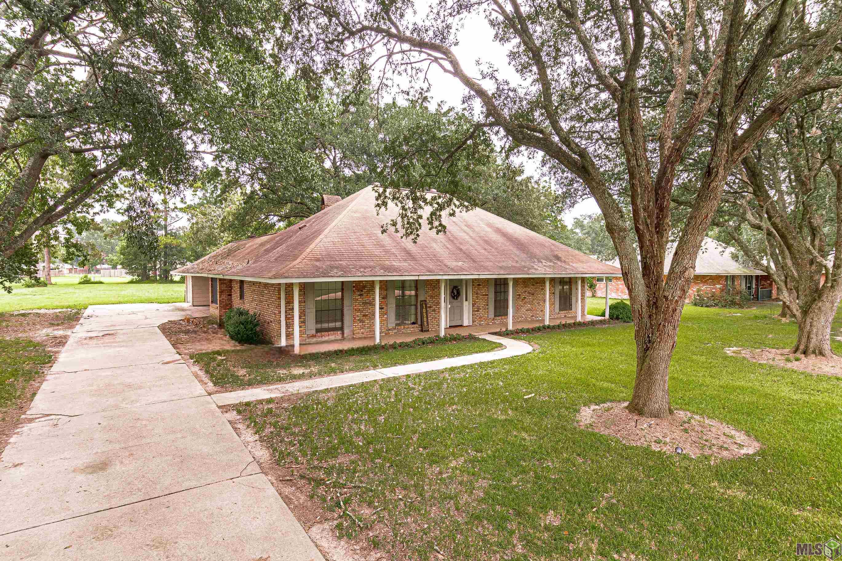 10505 Tallowwood Ave, Baker, Louisiana image 1