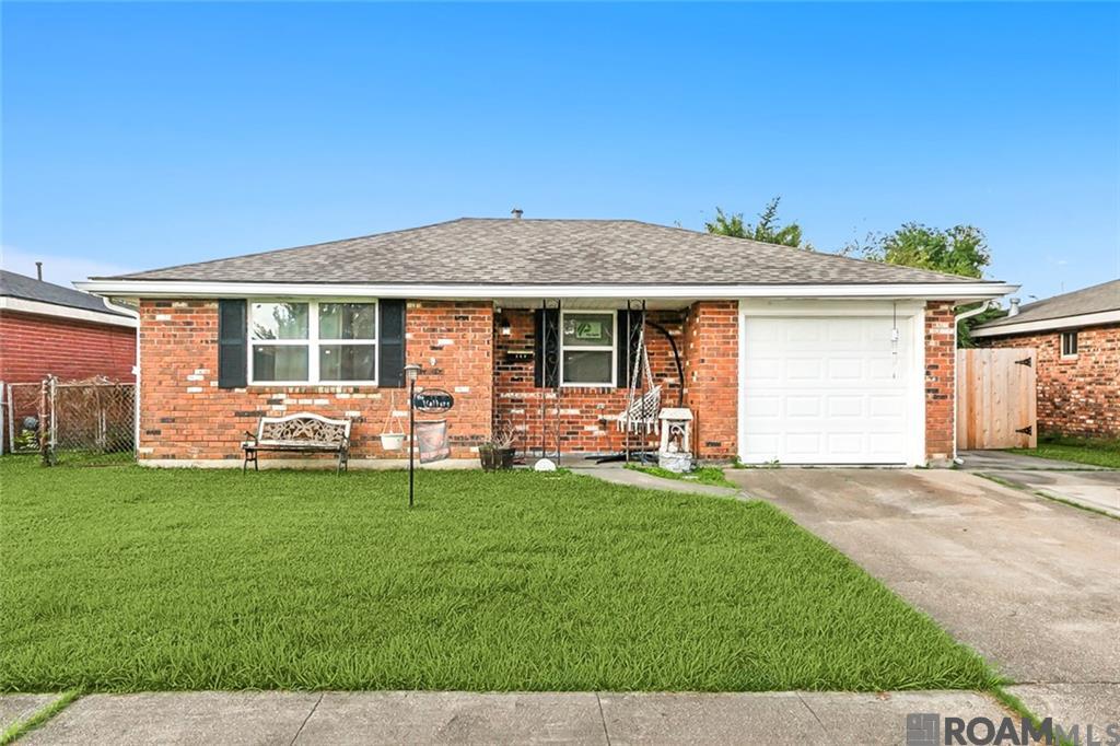 369 Blossom Court, Westwego, Louisiana image 1