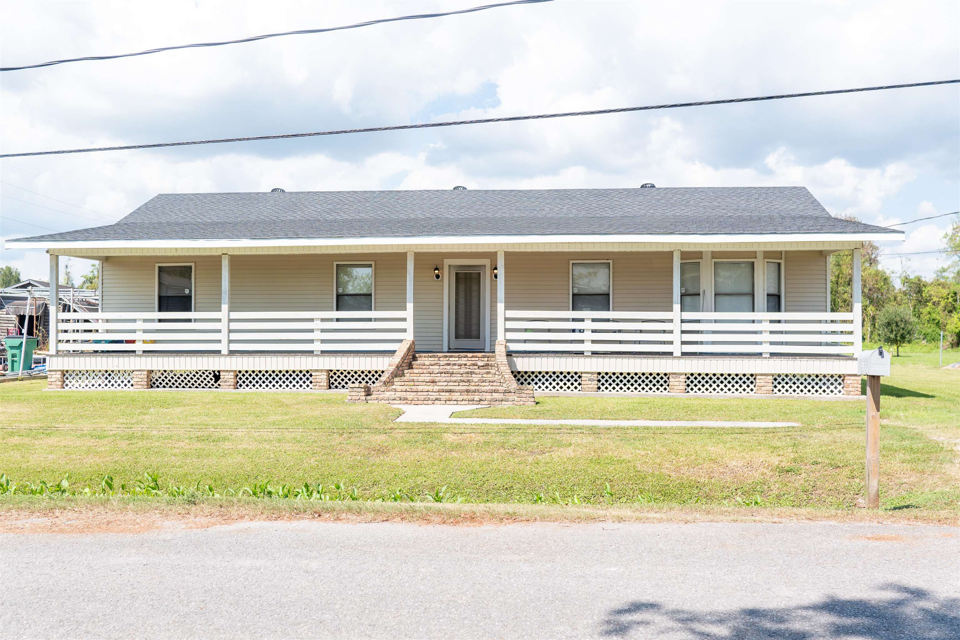 319 East 14th Place, Larose, Louisiana image 1