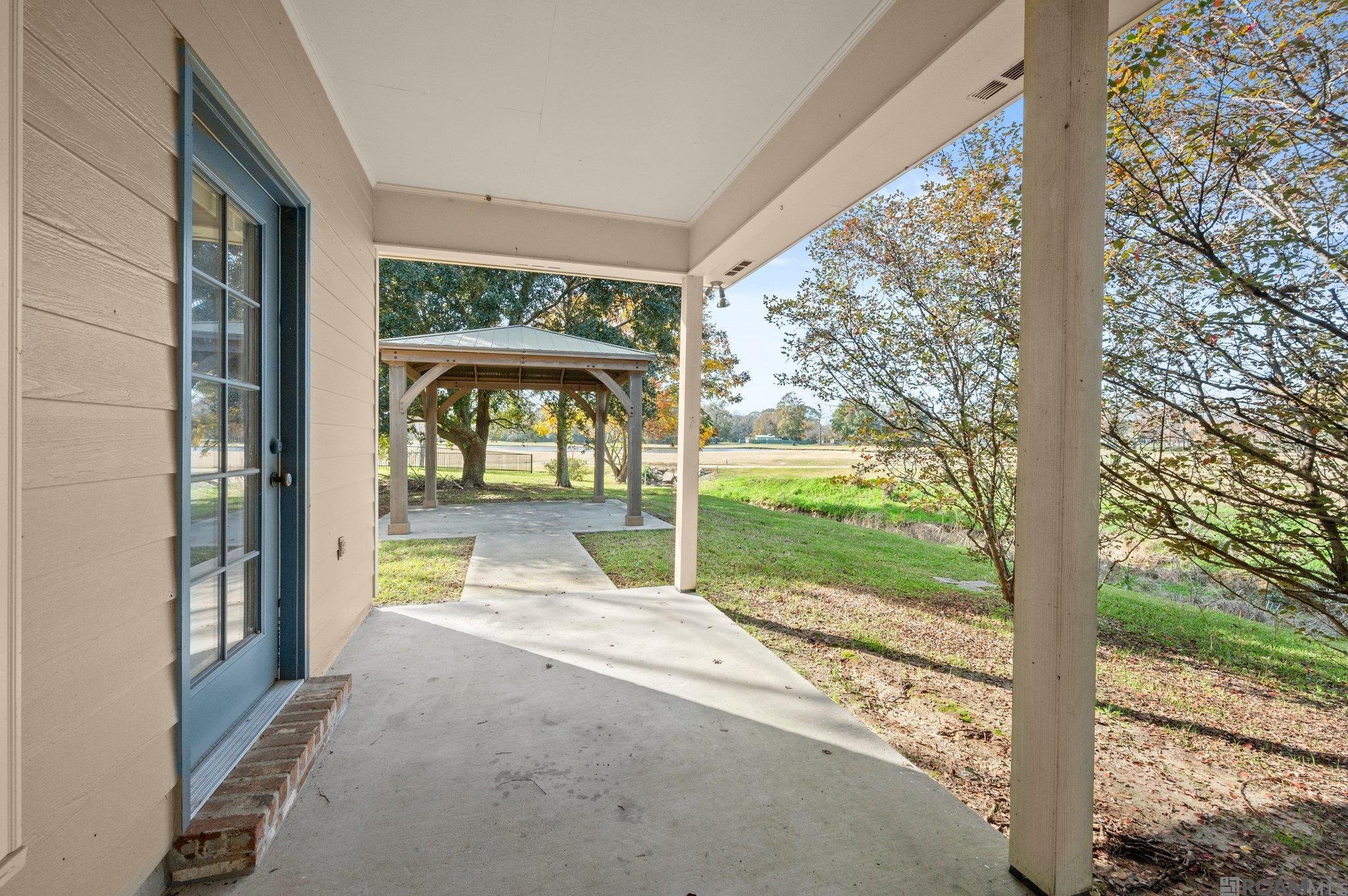 22747 Beaver Cove Ct, Zachary, Louisiana image 3