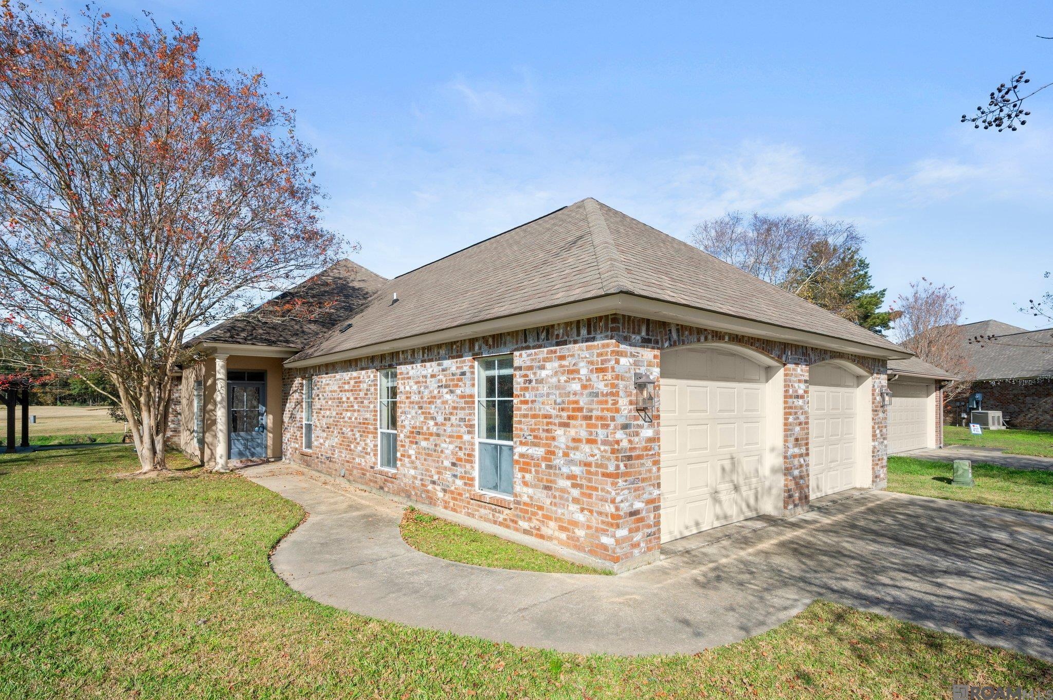 22747 Beaver Cove Ct, Zachary, Louisiana image 1